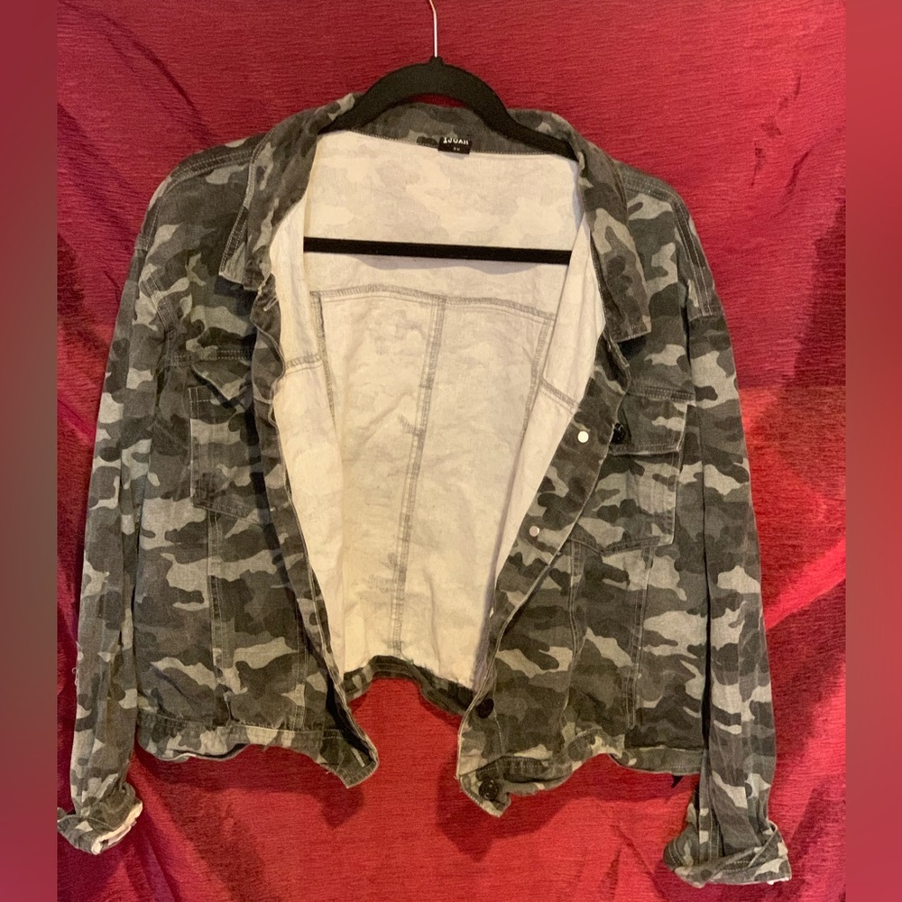 Womens XL Grey Camo Jacket